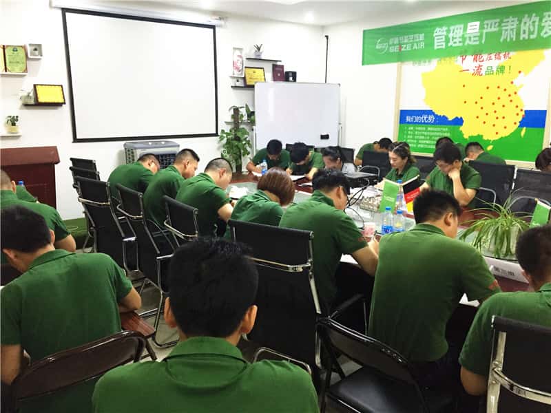 薩震節(jié)能空壓機(jī)銷售精英們認(rèn)真做題