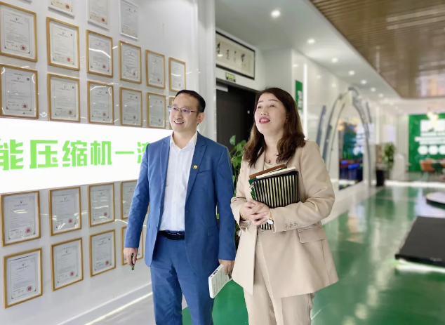 �����W(xu��)���ɽ�^(q��)ί���깤��ί�T��(hu��)2024�깤����(hu��)�h�ߡ������x����(hu��)������(d��ng)�xʽ���_��(ji��)�ܿՉ��C(j��)�e��